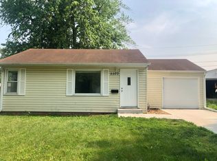 2503 S 8th Ave E, Newton, IA 50208