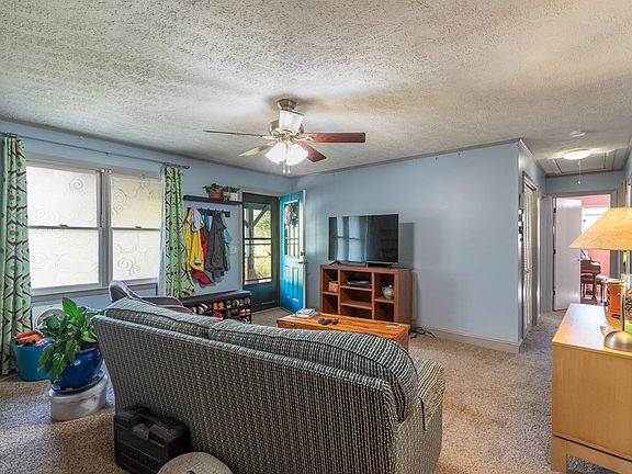 4th image of 427 Kitchens Branch Rd