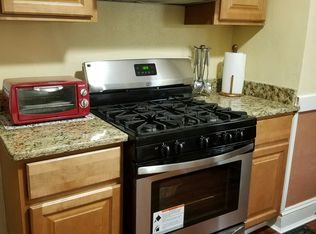 8 Banbury St, Springfield, MA 01104