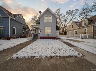 121 Lincoln St, Mount Clemens, MI 48043