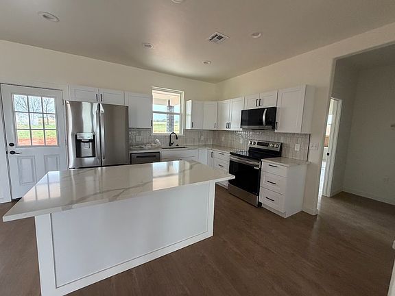 4th image of 2098 Kaylee Rd