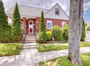 515 S 10th St, New Hyde Park, NY 11040