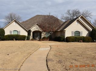 2709 E Smith Dr, Sallisaw, OK 74955