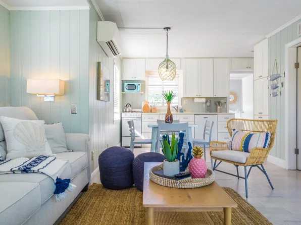 1705 Dawn St #W, Sarasota, FL 34231