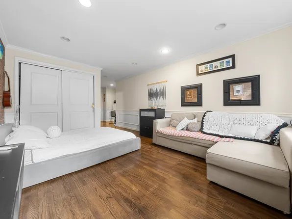 215 East 77th Street image 3 of 16