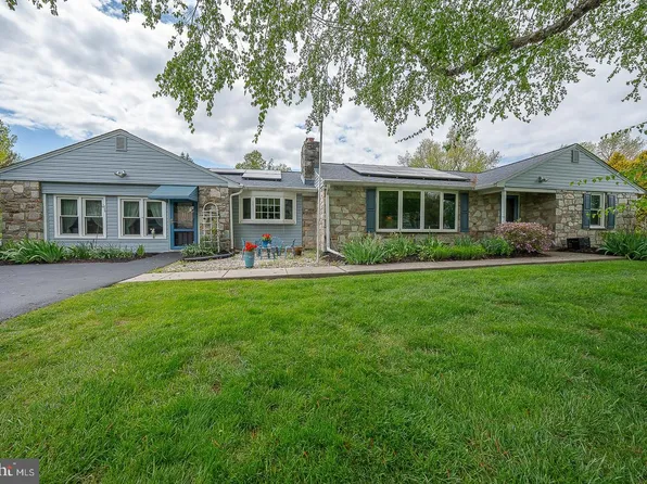 9 Buckwalter Rd, Audubon, PA 19403