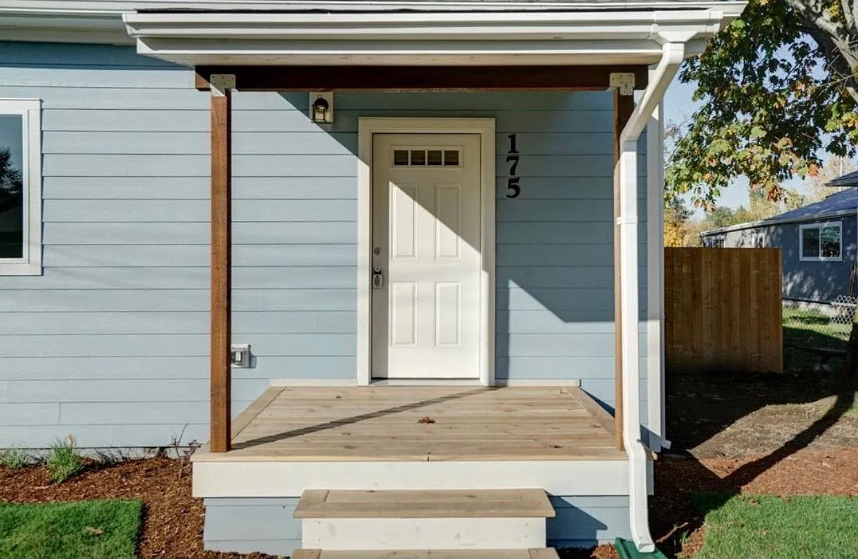 3 bed, 1338 sqft, $2,200 — Photo 2