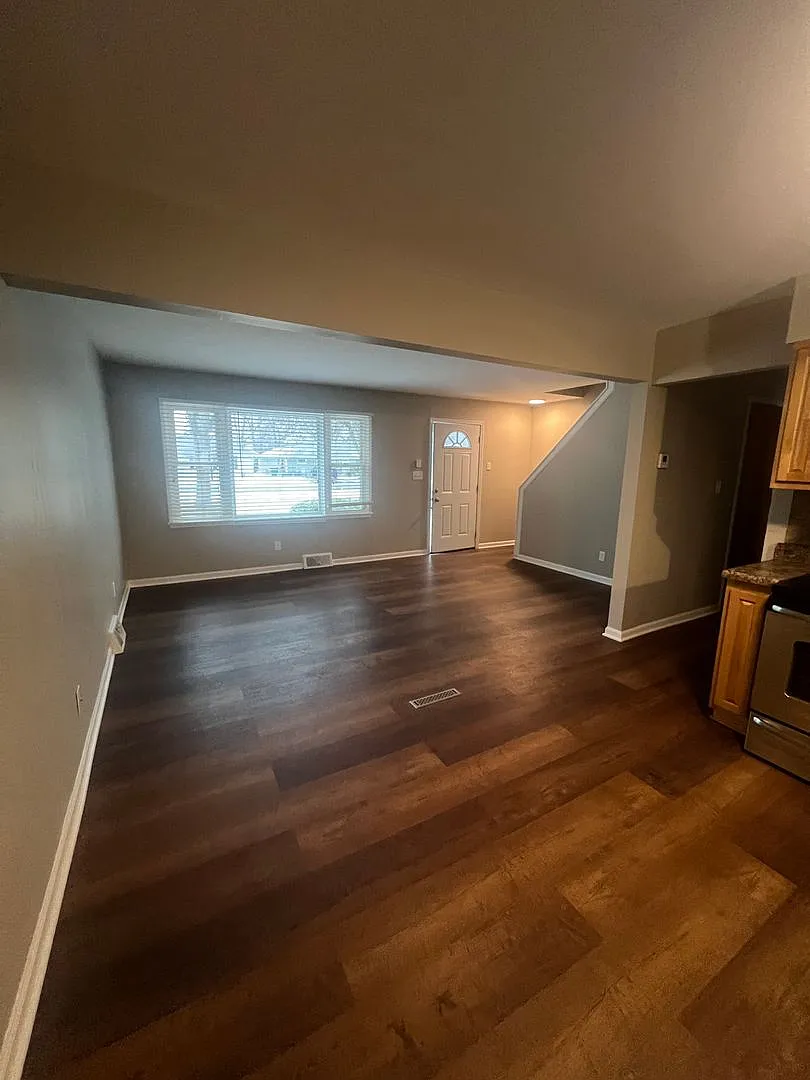 3 Bedroom 1 Bath Southern View! — Photo 3