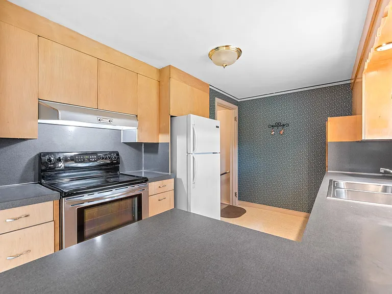 336 Maplewood Dr — Photo 8