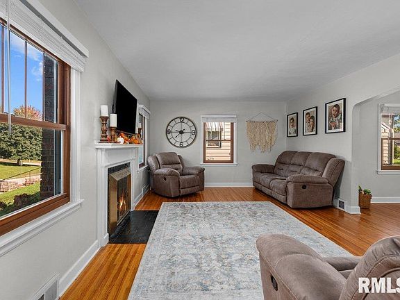 5th image of 2133 Warren St
