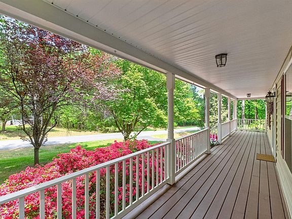 3rd image of 154 White Cedar Rd