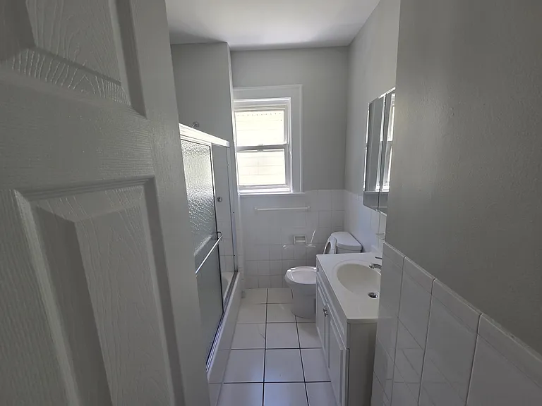 336-338 Sandford Ave #2R — Photo 9