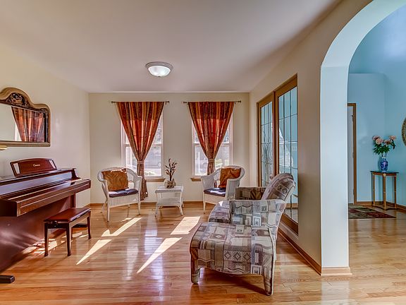 3rd image of 681 Hamilton Ln