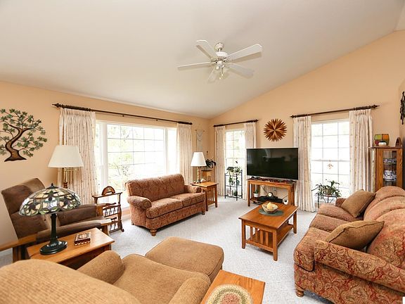 5th image of 2568 Apple Valley Dr
