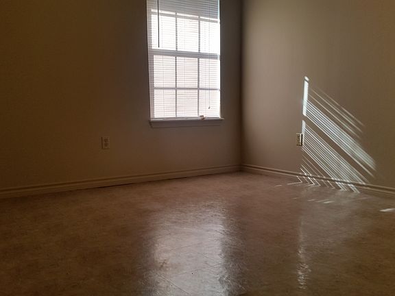 105 Shady Bend Bedroom 1_12152015