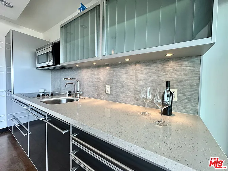 999 N Doheny Dr #1207 — Photo 7