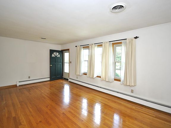 3rd image of 426 Beechwood Dr