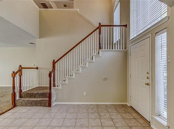 3rd image of 9618 Thorncliff Dr
