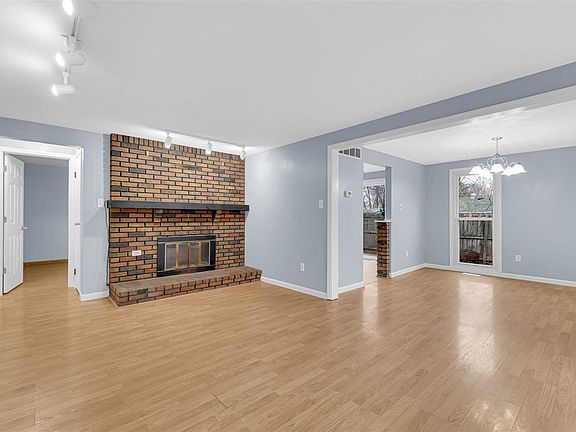 3rd image of 38 Orchard Hills Dr