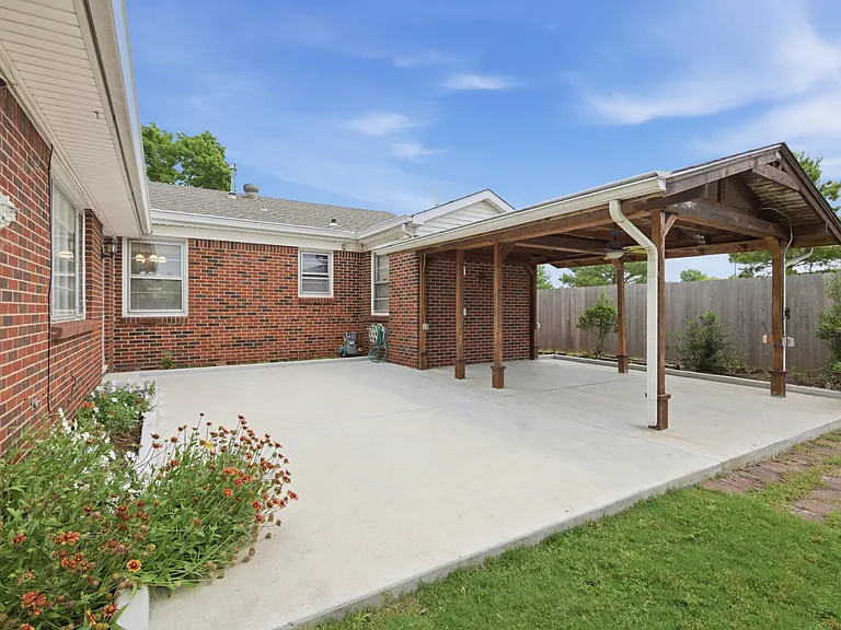 4972 S Madison Ave — Photo 19