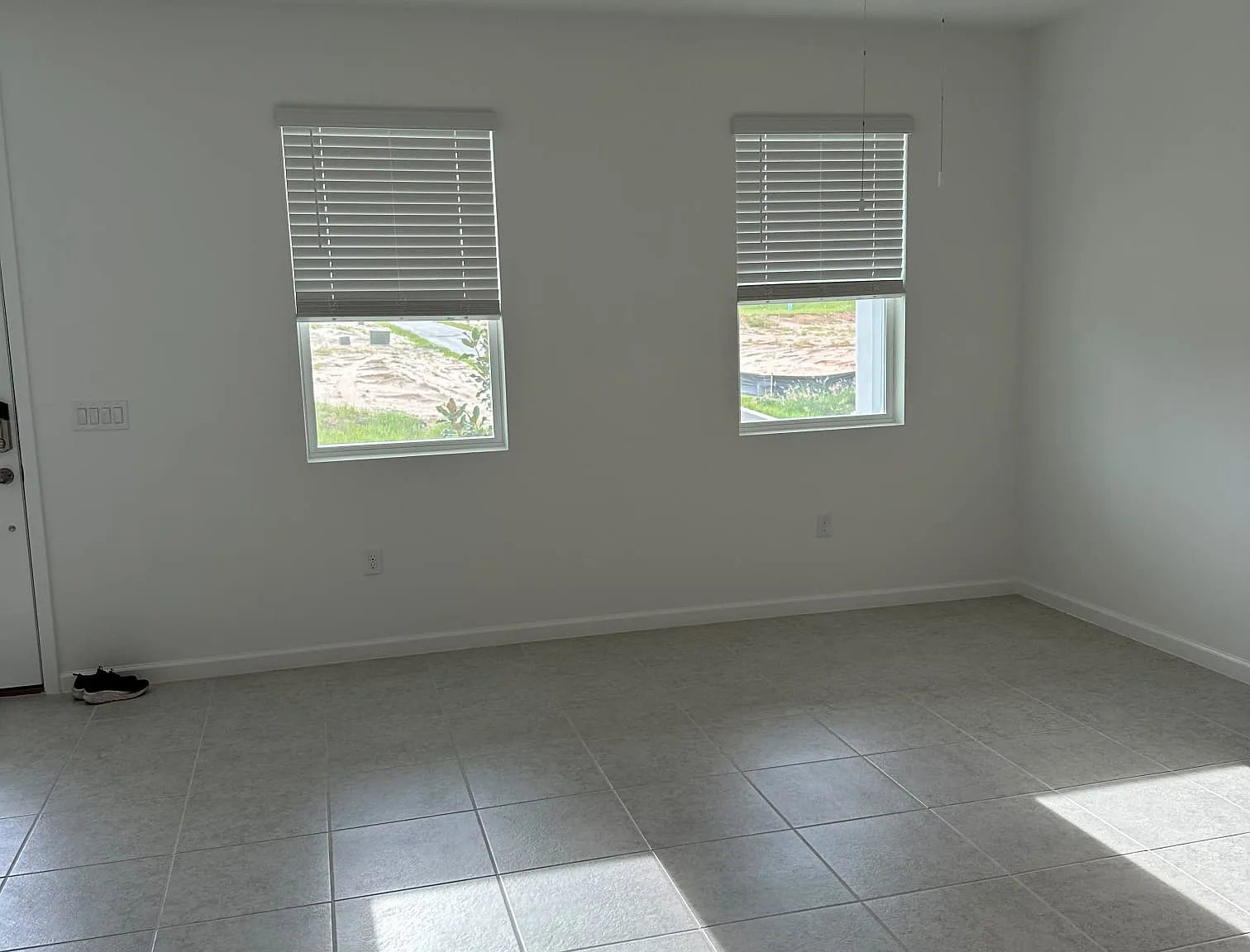 3 bed, 2.5 bath, 1476 sqft, $2,100 — Photo 3