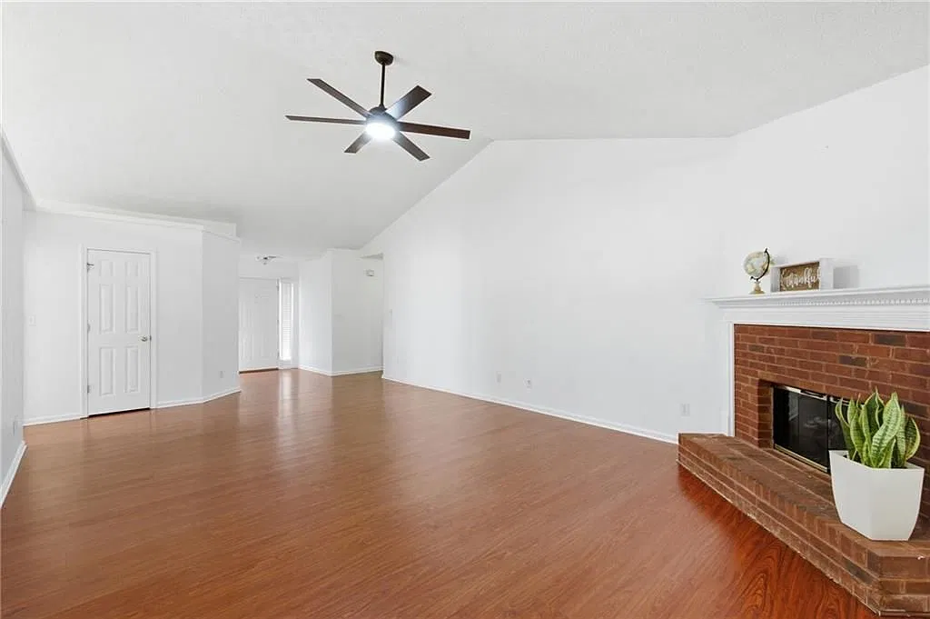 3 bed, 2.0 bath, 1778 sqft, $2,200 — Photo 4