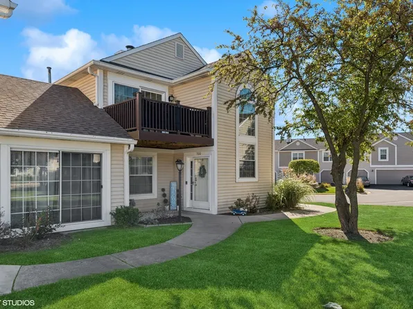 300 Le Parc Cir, Buffalo Grove, IL 60089