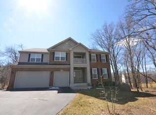 1380 Bison Ln, Hoffman Estates, IL 60192
