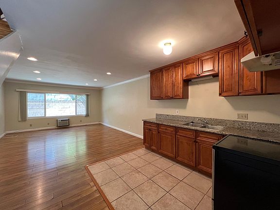 4th image of 645 Fairview Ave APT 14