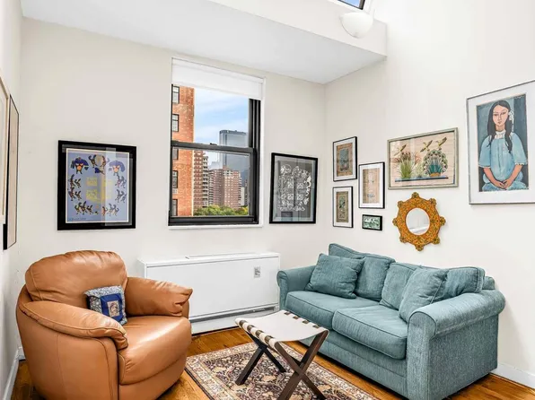 400 West 23rd Street image 9 of 14