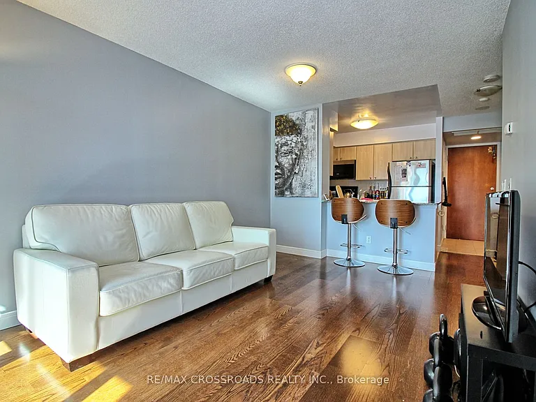 31 Bales Ave #503 — Photo 5