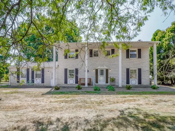 2550 Chaucer Dr NE, Canton, OH 44721