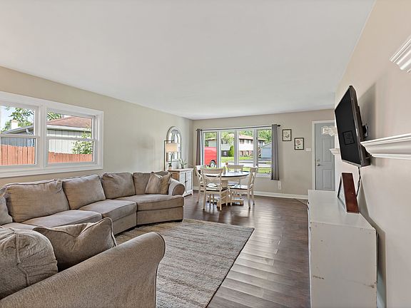3rd image of 3167 W Palisades Dr