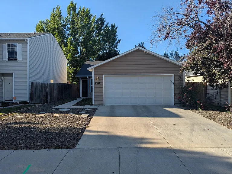 9616 W Weir Hollis Dr — Photo 1
