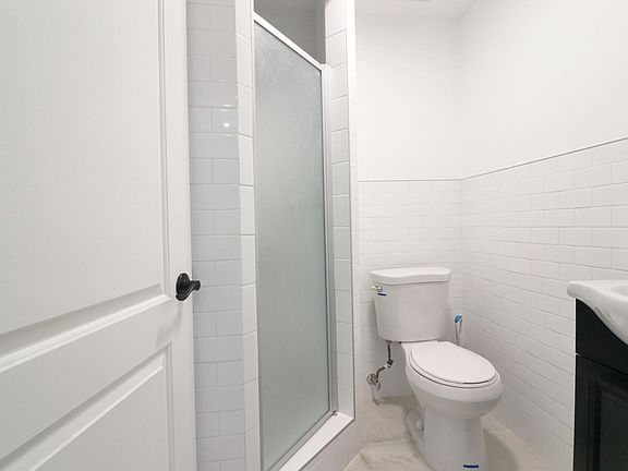 3rd image of 1631 Undercliff Ave #1