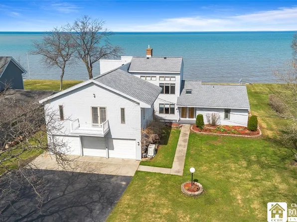 10463 Bayshore Dr, Dunkirk, NY 14048