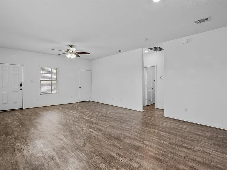 791 Circle Way — Photo 6