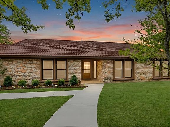 2nd image of 308 Ashwood Ln