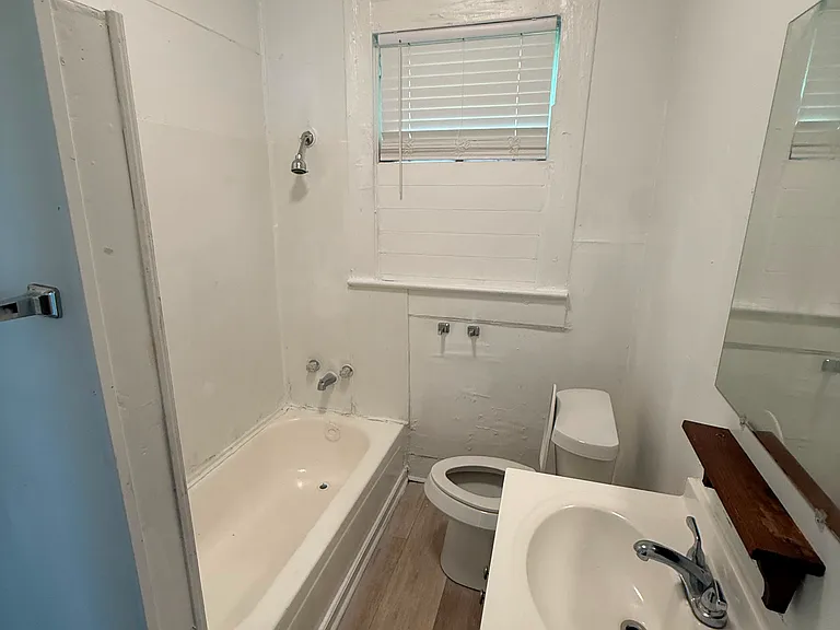 1380 Liveoak St — Photo 9