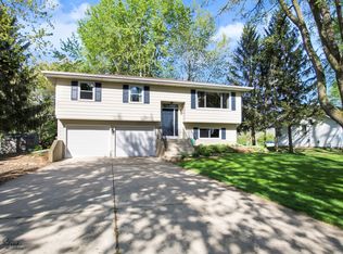 8S269 Barnes Rd, Aurora, IL 60506