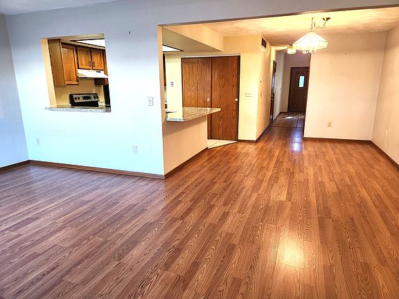 4th image of 3858 S Chalet Cir