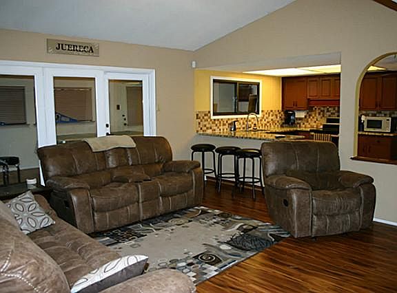 4th image of 402 Wildbriar Dr