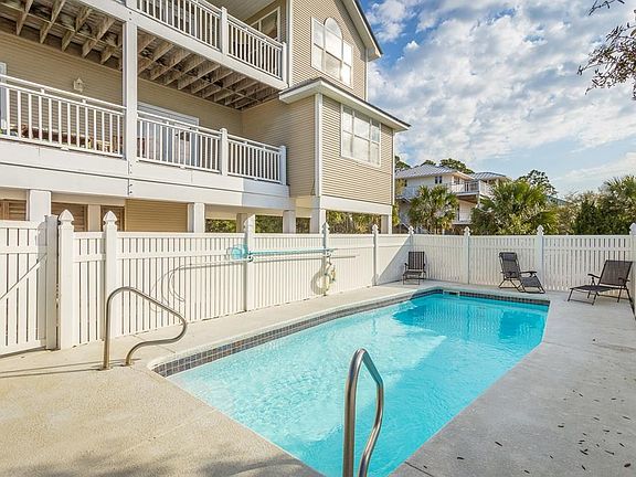 4th image of 957 E Gulf Beach Dr