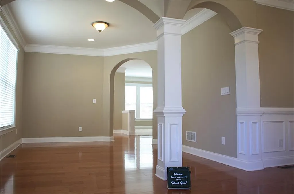 3750 seaton Drive — Photo 2