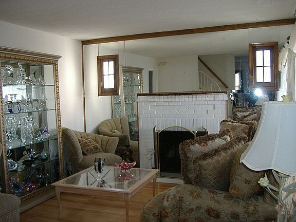 Living Room w/fire place