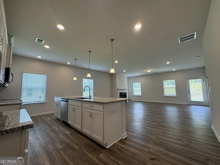129 Sycamore Ln — Photo 9