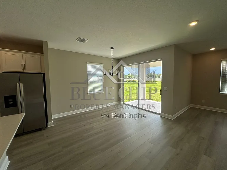 1008 British Cir — Photo 12