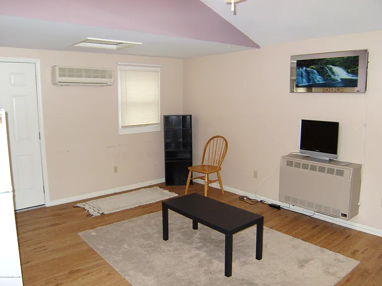 327 New Bedford Rd #COTTAGE — Photo 4