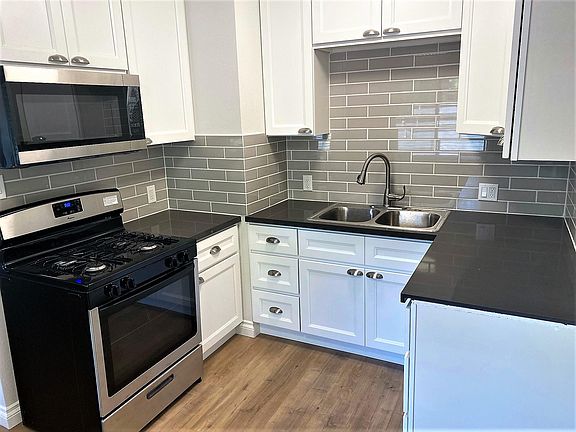 3rd image of 4600 Vineland Ave #4