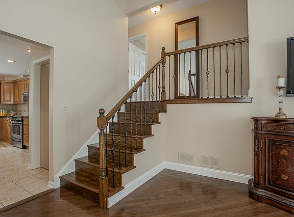 5th image of 704 S Princeton Ave